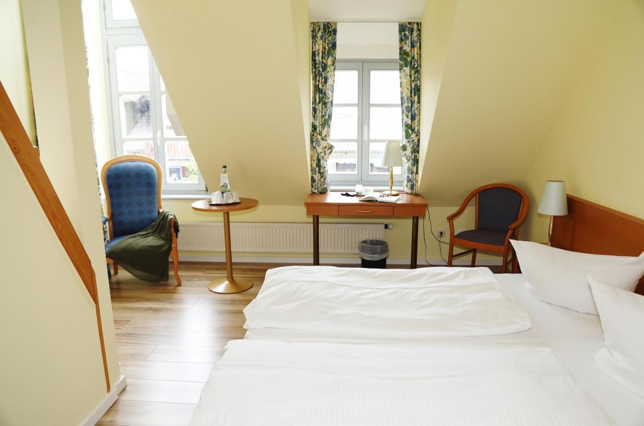 Hotel Goldener Adler Garni Hallstadt Exterior photo