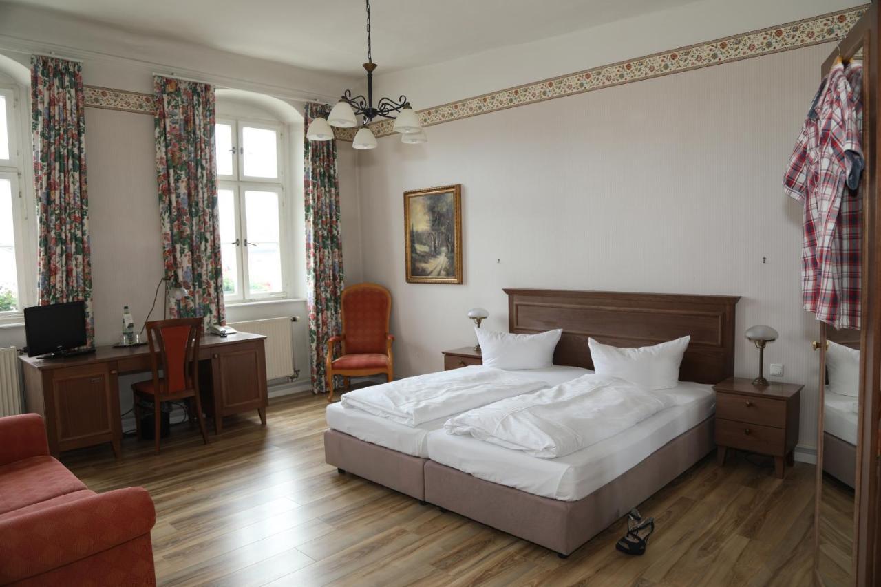 Hotel Goldener Adler Garni Hallstadt Exterior photo