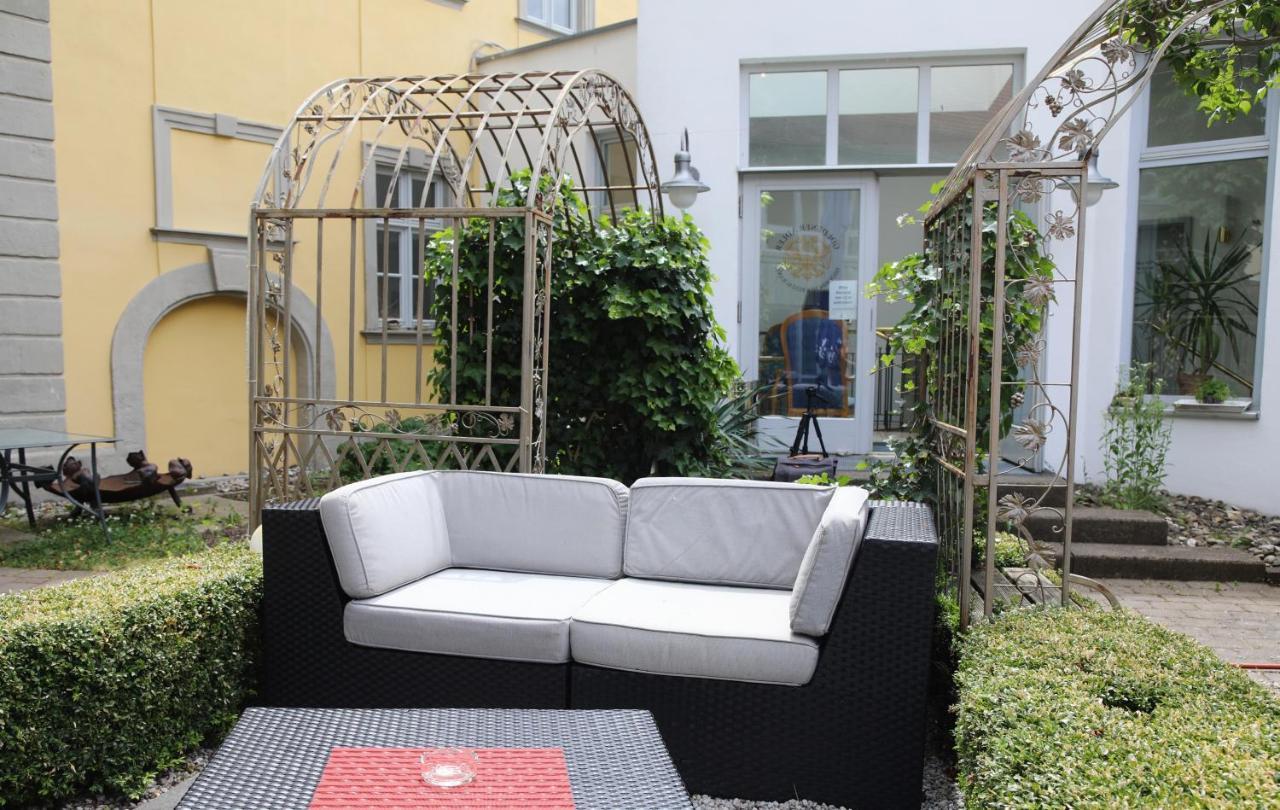 Hotel Goldener Adler Garni Hallstadt Exterior photo
