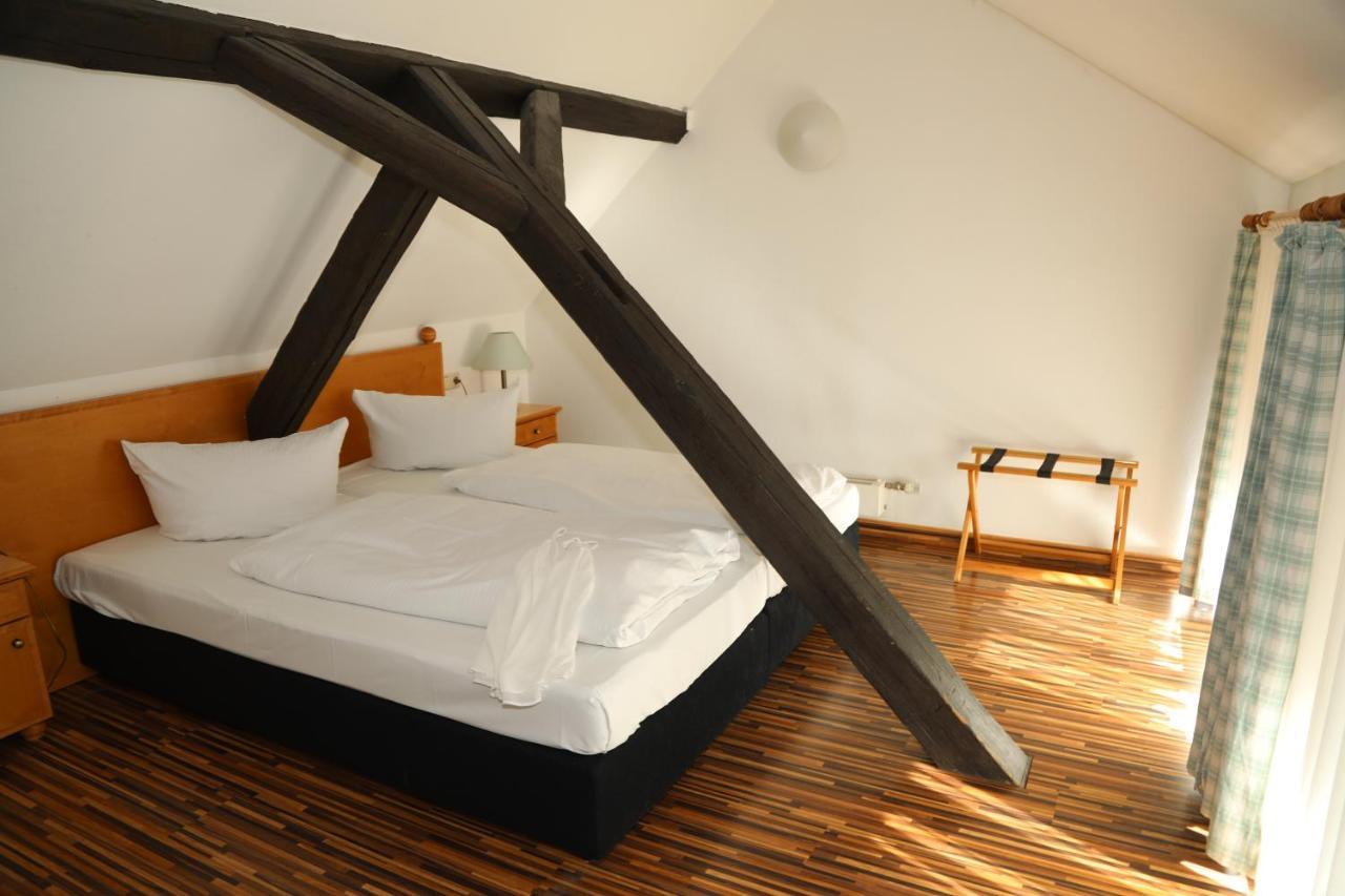 Hotel Goldener Adler Garni Hallstadt Exterior photo