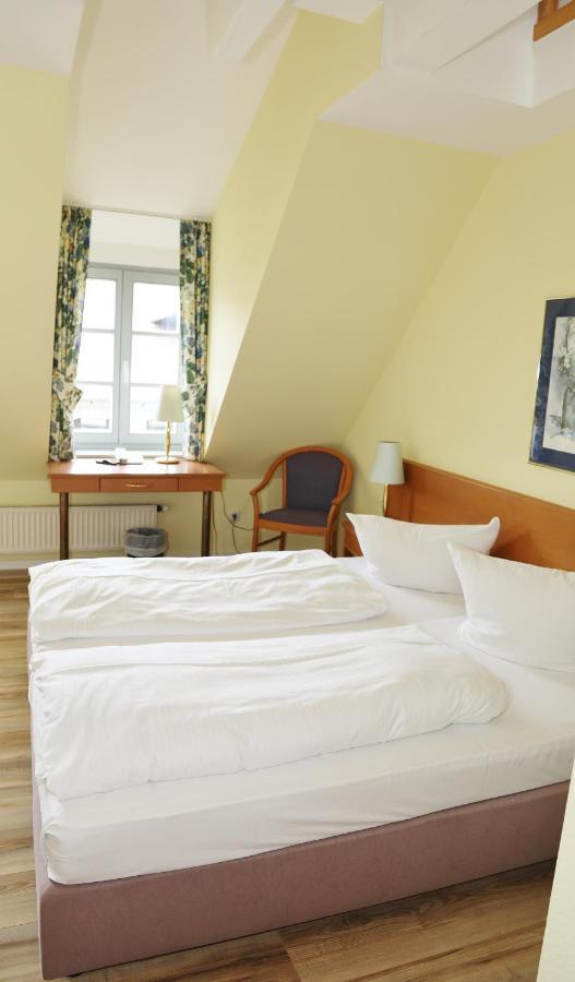 Hotel Goldener Adler Garni Hallstadt Exterior photo