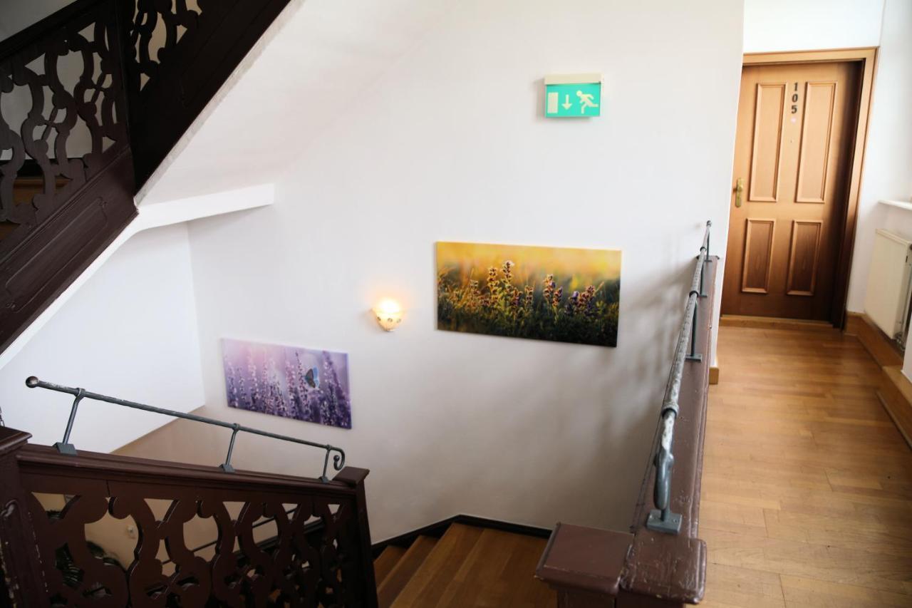 Hotel Goldener Adler Garni Hallstadt Exterior photo