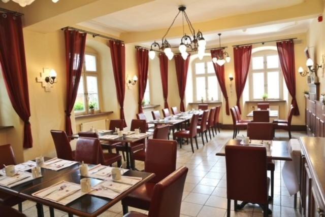 Hotel Goldener Adler Garni Hallstadt Exterior photo