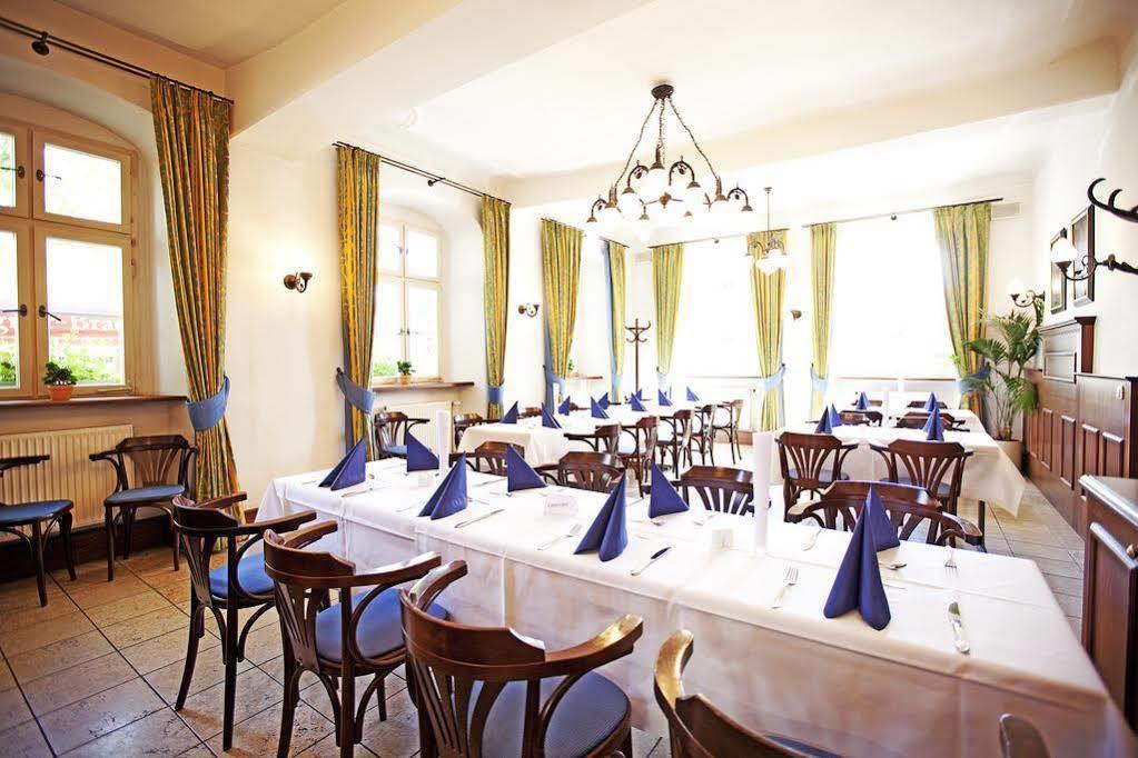 Hotel Goldener Adler Garni Hallstadt Exterior photo