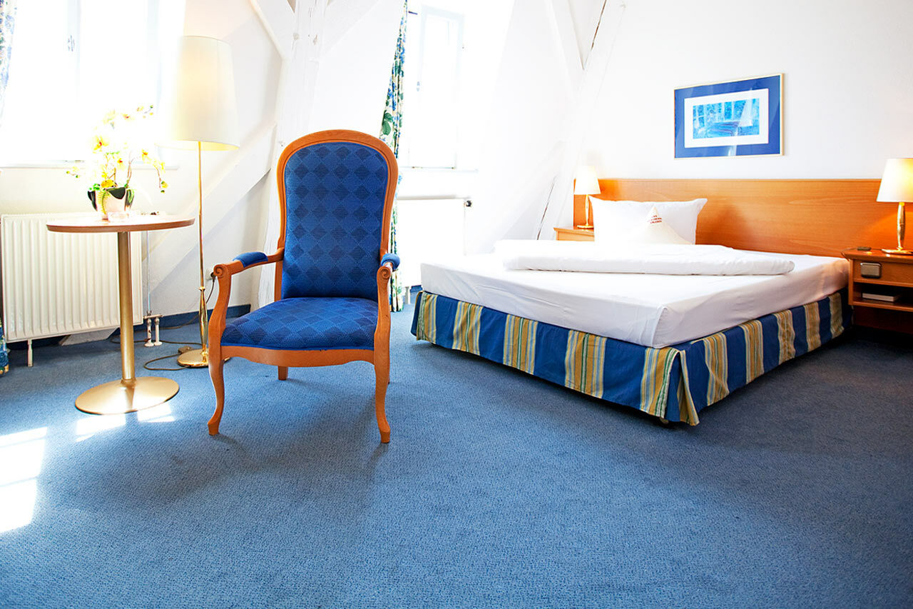 Hotel Goldener Adler Garni Hallstadt Exterior photo